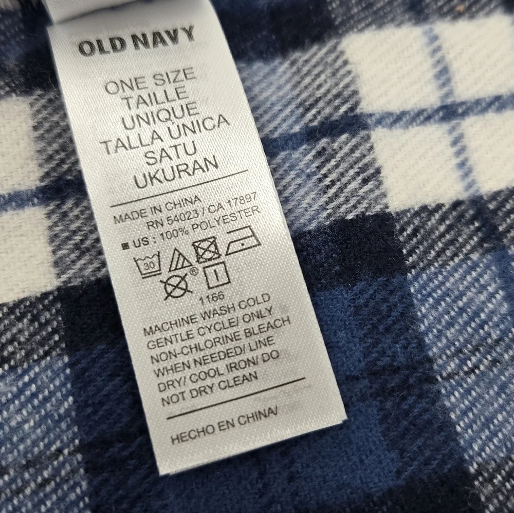 OLD NAVY BLUE & WHITE PLAID LONG SCARF FRINGE ENDS UNISEX OS FALL WARM COZY